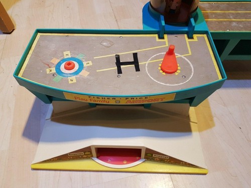 Vintage Fisher Price Little Peoples Airport Terminal Toddlers Childs Fold Out - Picture 2 of 7