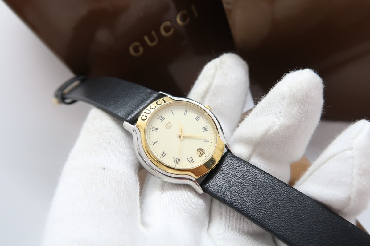 GUCCI ETA Swiss Qz Movement 90's ,8000M Mid Size UNISEX WATCH IN