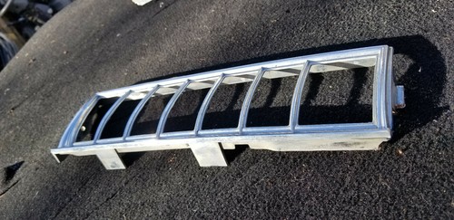 1971-73 Cadillac Side Marker Lens Bezel RH.Used Ad #949 - Picture 8 of 12