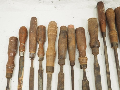 42 Vintage Wood Working Chisels, Gougers Sheffield Made - Picture 8 of 12