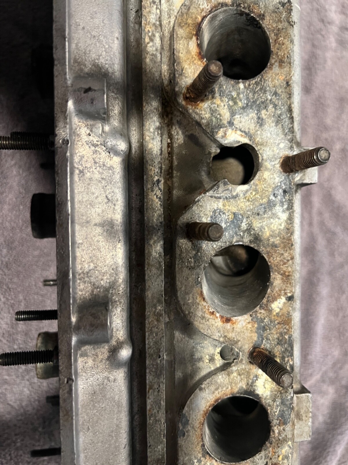 ferrari 2v 308 RH right engine cylinder head with valves 116495 116535 103514
