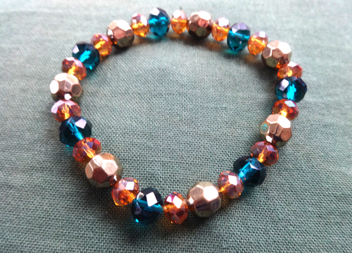 BEADED BRACELETS LOT OF TWO METALLIC & FACETED CRYSTAL CLEAR & MULTICOLOR VGUC - Picture 4 of 7