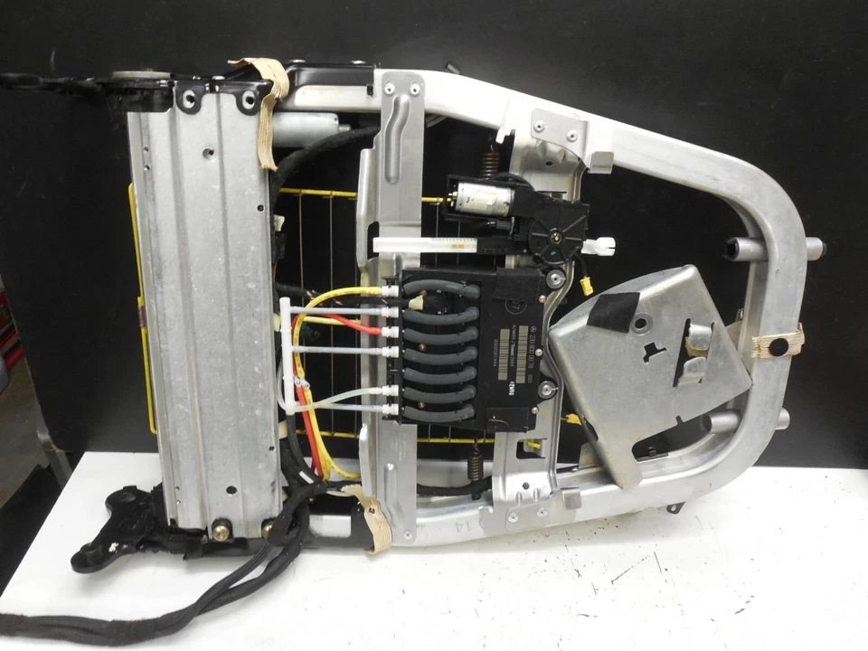 Рама заднего переднего правого сиденья 2308000078 03-08 Mercedes Benz R230 SL600 SL500 SL55 - Изображение 4 из 4