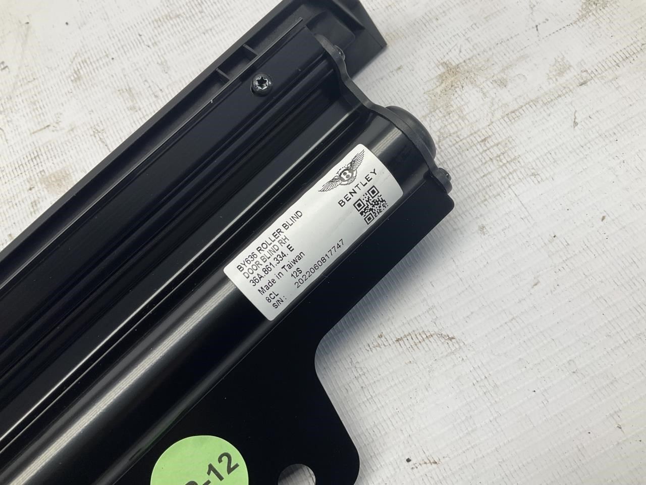 17-27 Bentley Bentayga Rear Right Passenger Door Window Roller Blind Q