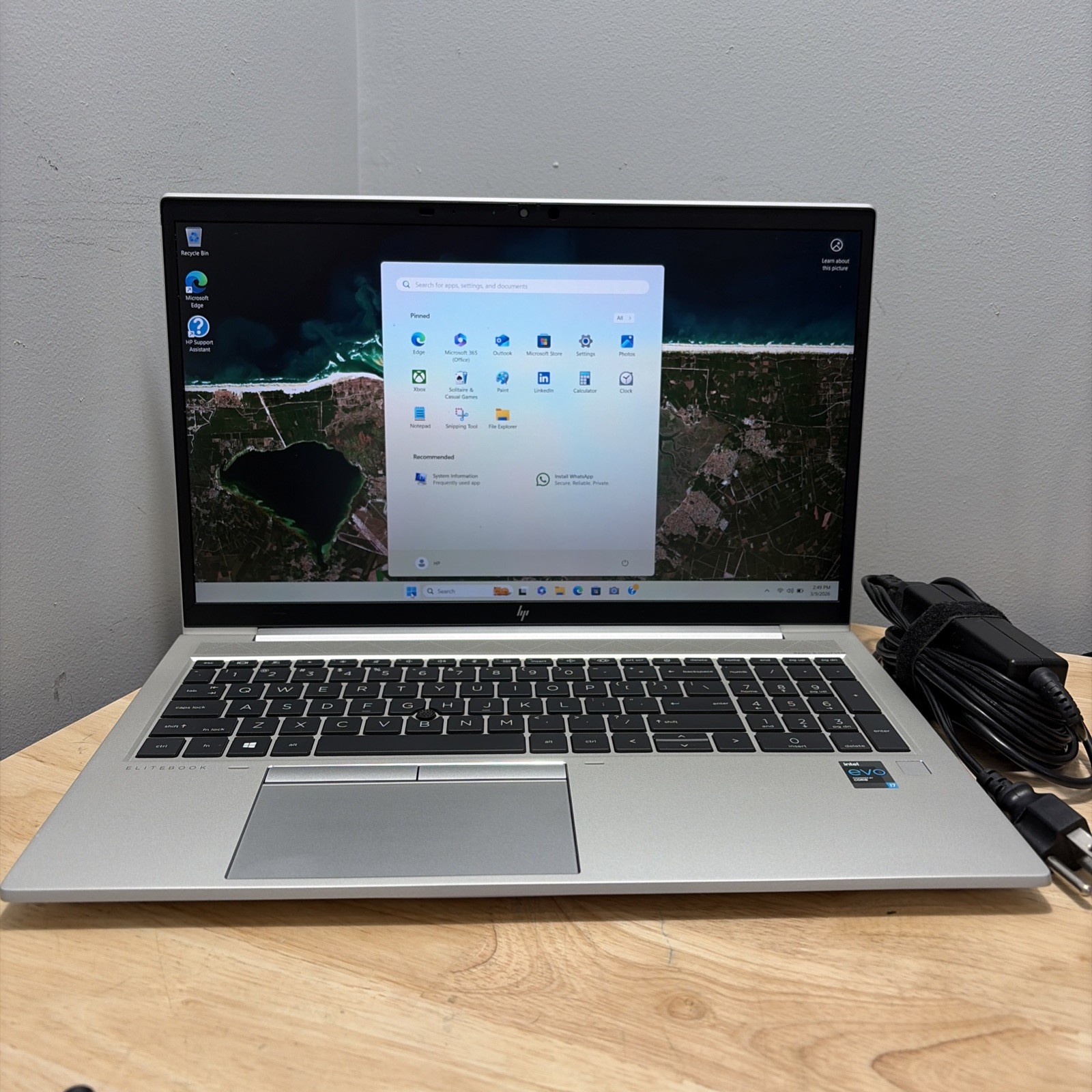 HP EliteBook 850 G8, 15.6-Inch Laptop, with i7-1165G7, 1 TB SSD (Solid State Drive), Windows 11 Pro