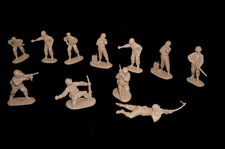 WWII GI's American khaki 11 in 8 poses plastic toy soldiers CTS Marx playset