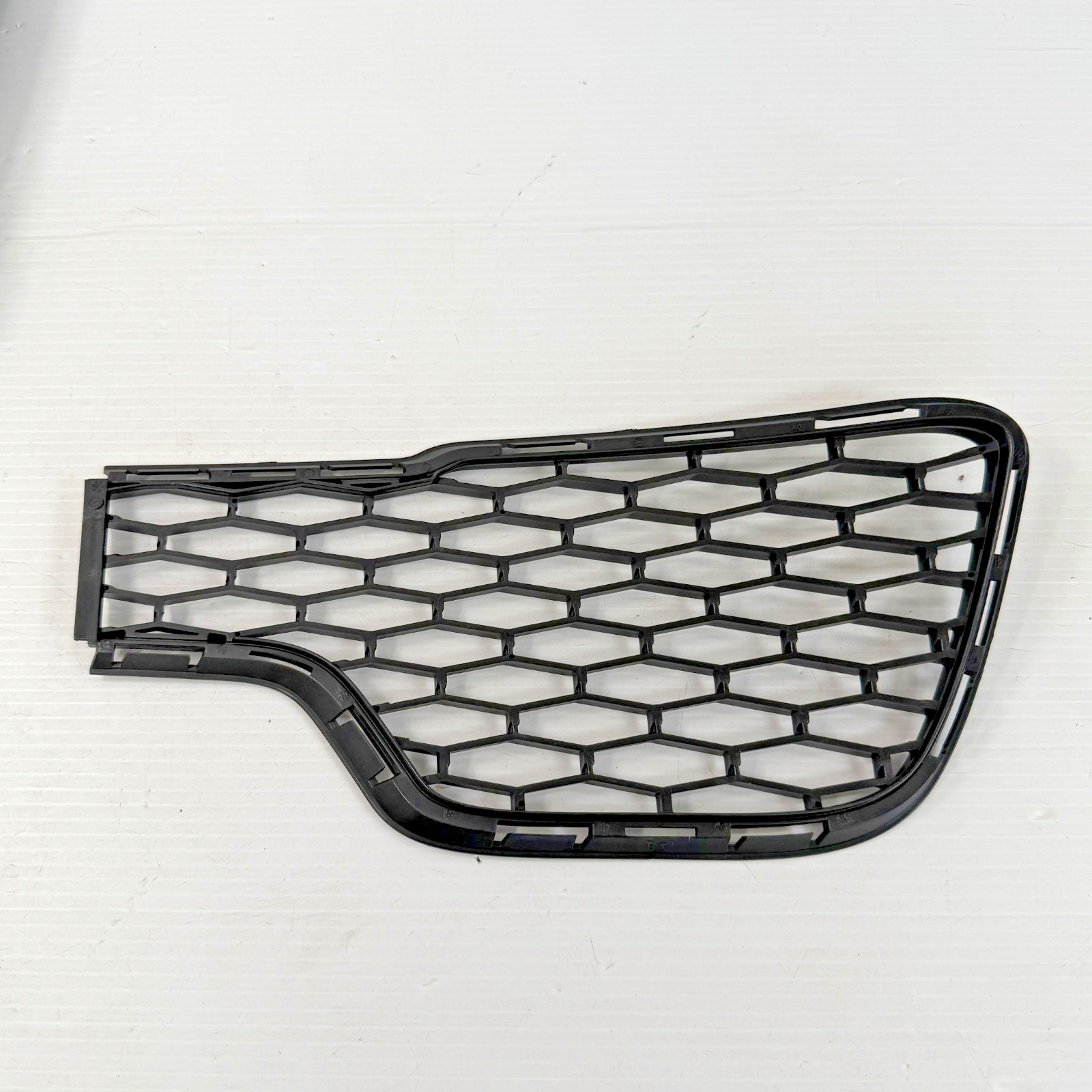 NEW 2014 - 2017 MASERATI GHIBLI FRONT BUMPER LOWER LEFT GRILLE 670010766 OEM