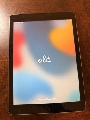 Apple iPad 5th Generation 2017. WiFi Plus Cellular