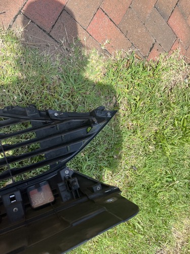 2011-2017 Nissan Quest Upper Grille Assembly - Picture 8 of 12