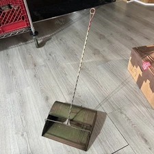 Vtg Delphos Metal Dust Pan 2’ Twisted Metal Handle Tilt Rustic Farmhouse