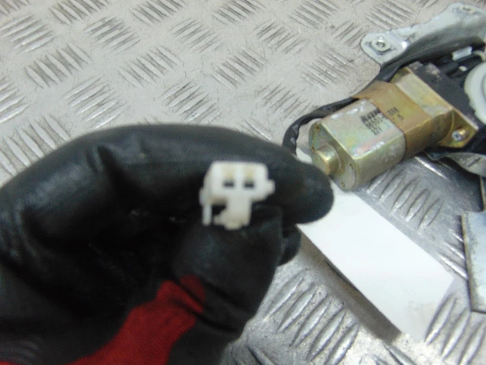 Mazda 323 Left Passenger Nearside Rear Electric Window Regulator Mk8 1998-2003R - Image 2 of 4