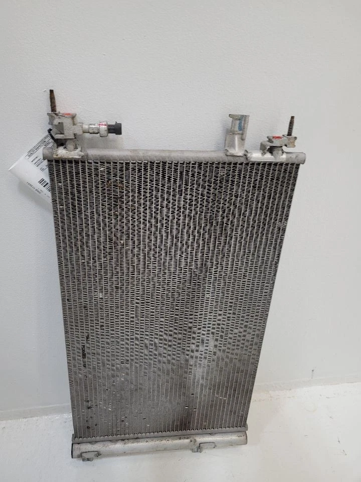 2014-2020 CHEVROLET IMPALA AC Condenser 2.4L 23305638 - Image 2 of 4