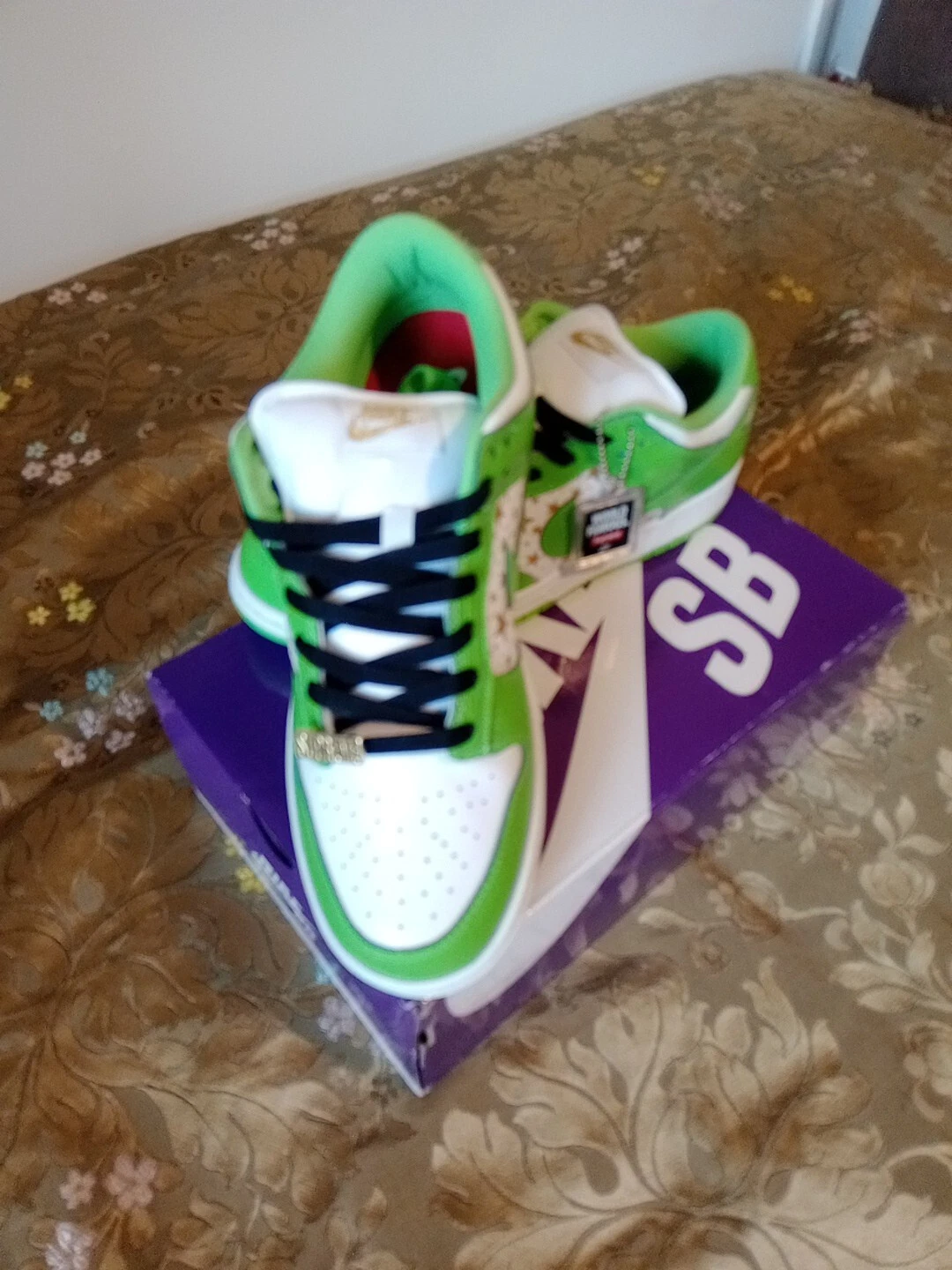 Nike X Supreme SB canard bas étoiles vert moyen. Taille 8 Royaume Uni.