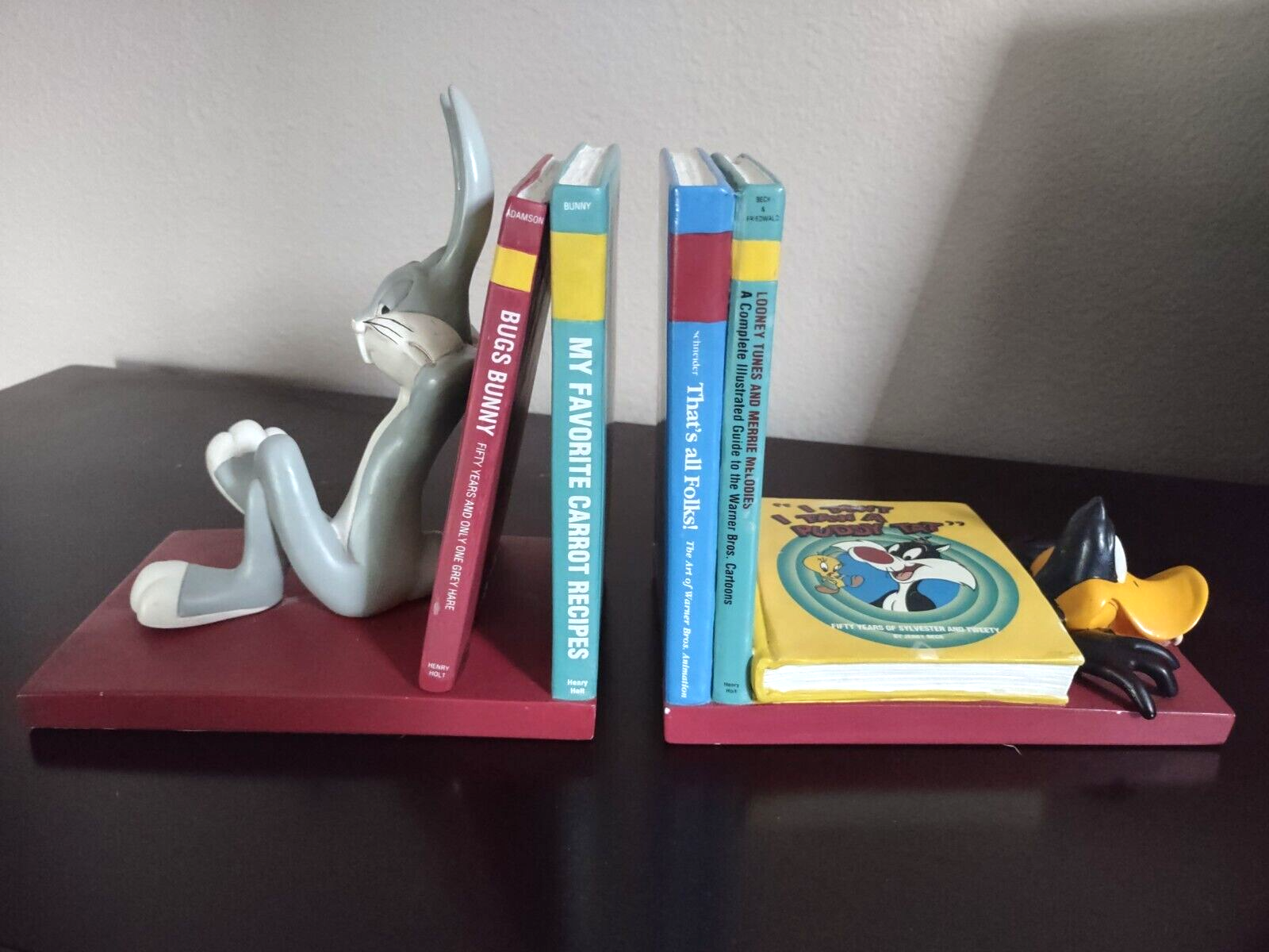 RARE VTG Warner Bros Looney Tunes Bugs Bunny & Daffy Duck Bookends Collectible