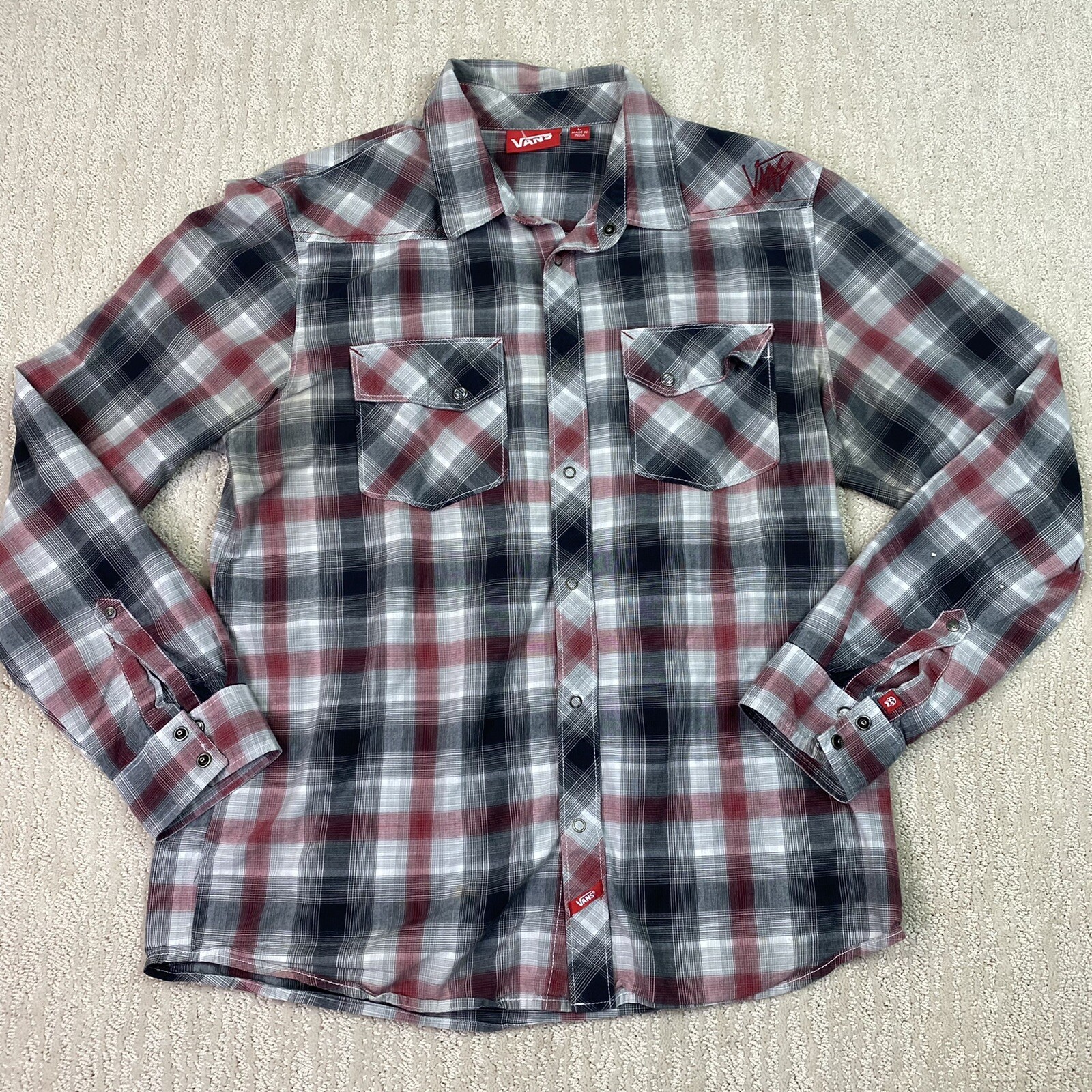 Vans snap button down shirt mens Large black red plaid long sleeve