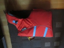 Schwimmweste Hund Rufwear - bietet Auftrieb und Sicherheit im Wasser.