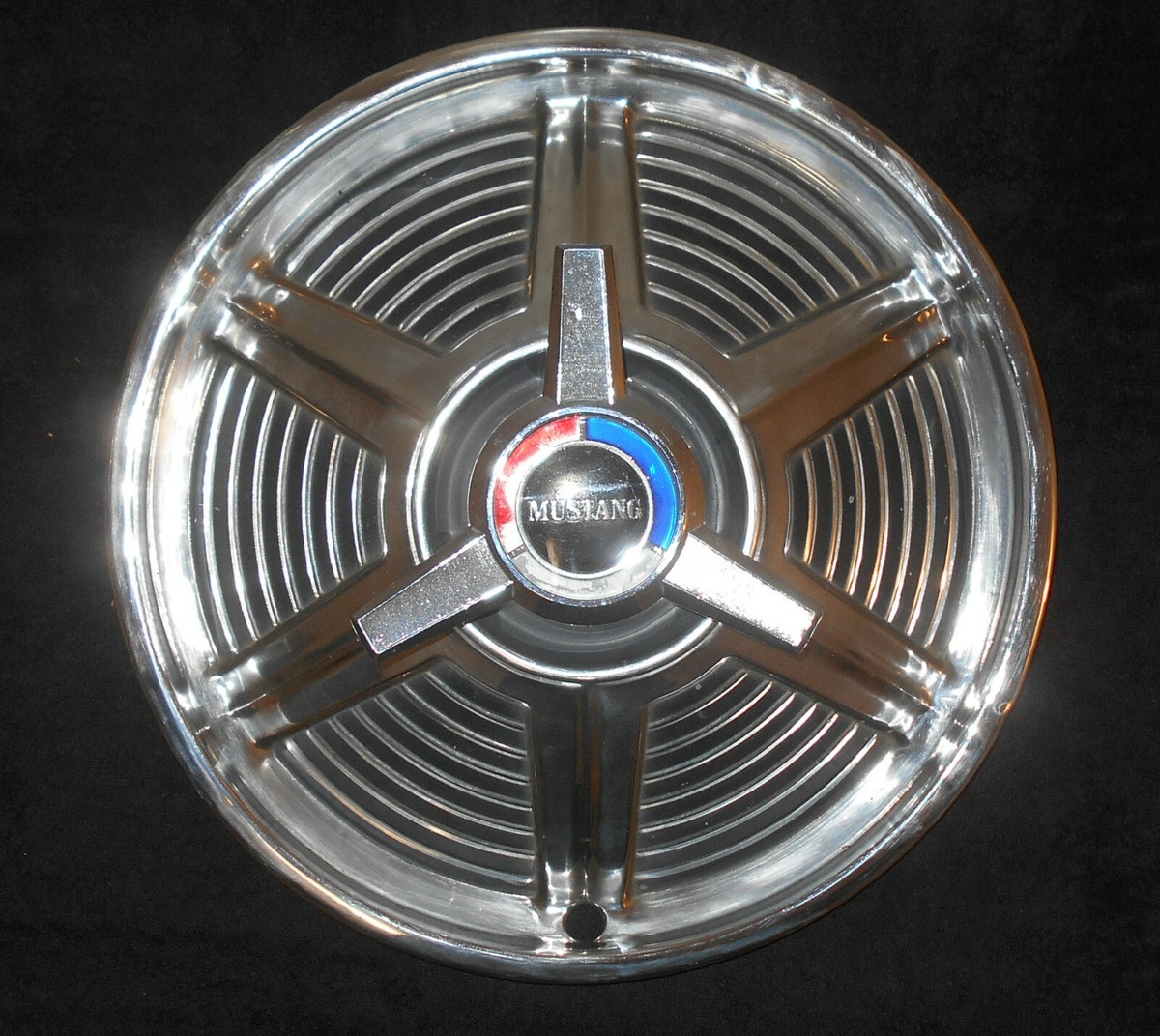 ◆最終値下げ◆1965 マスタング ハブキャップ◆4枚◆14インチ ◇最終値下げ◇1965 マスタング ハブキャップ◇4枚◇14インチ ◇最終