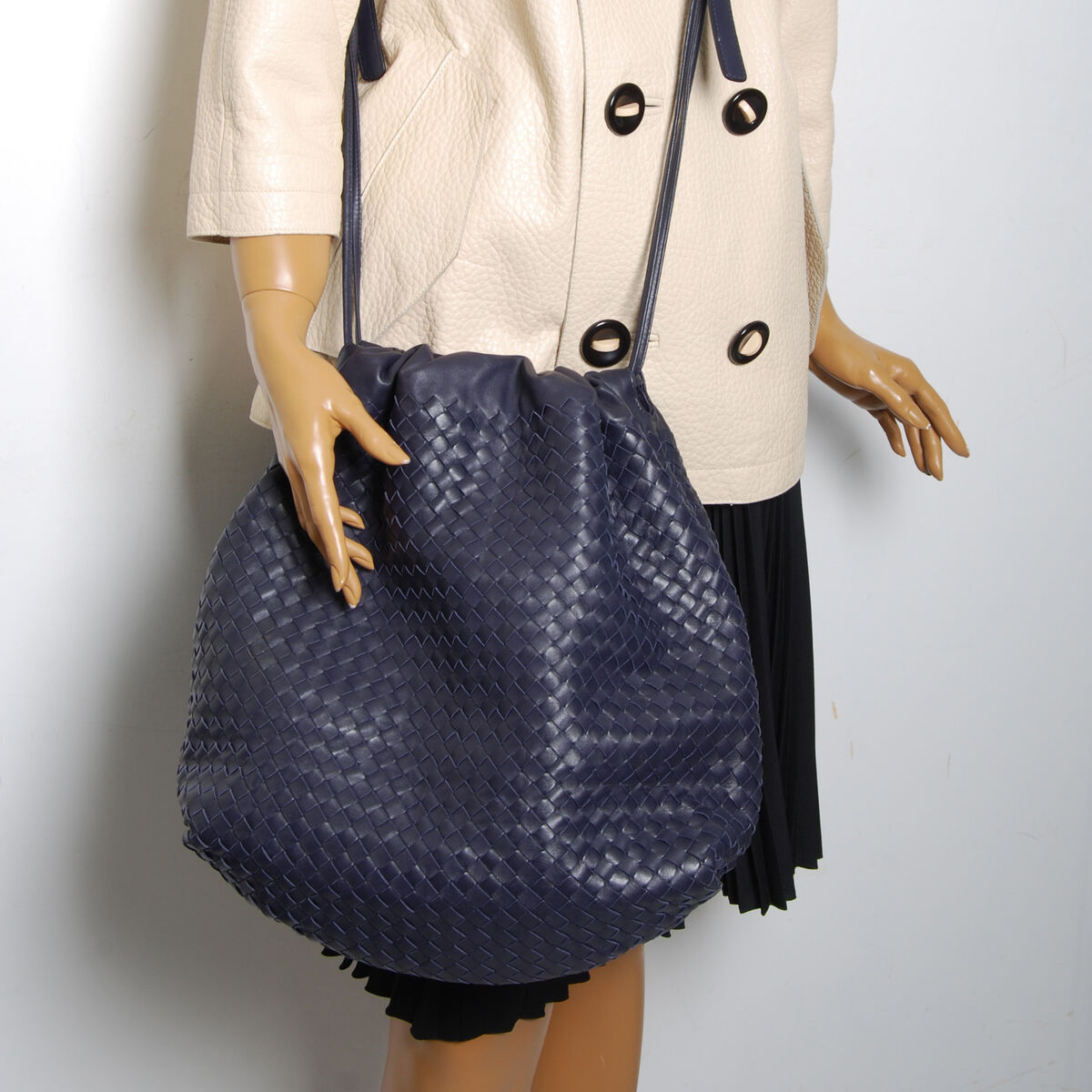 Bottega Veneta Women Drawstring Bag Black Leather Zip Buckle Bottega Veneta Women Drawstring Bag Black Leather Zip Buckle
