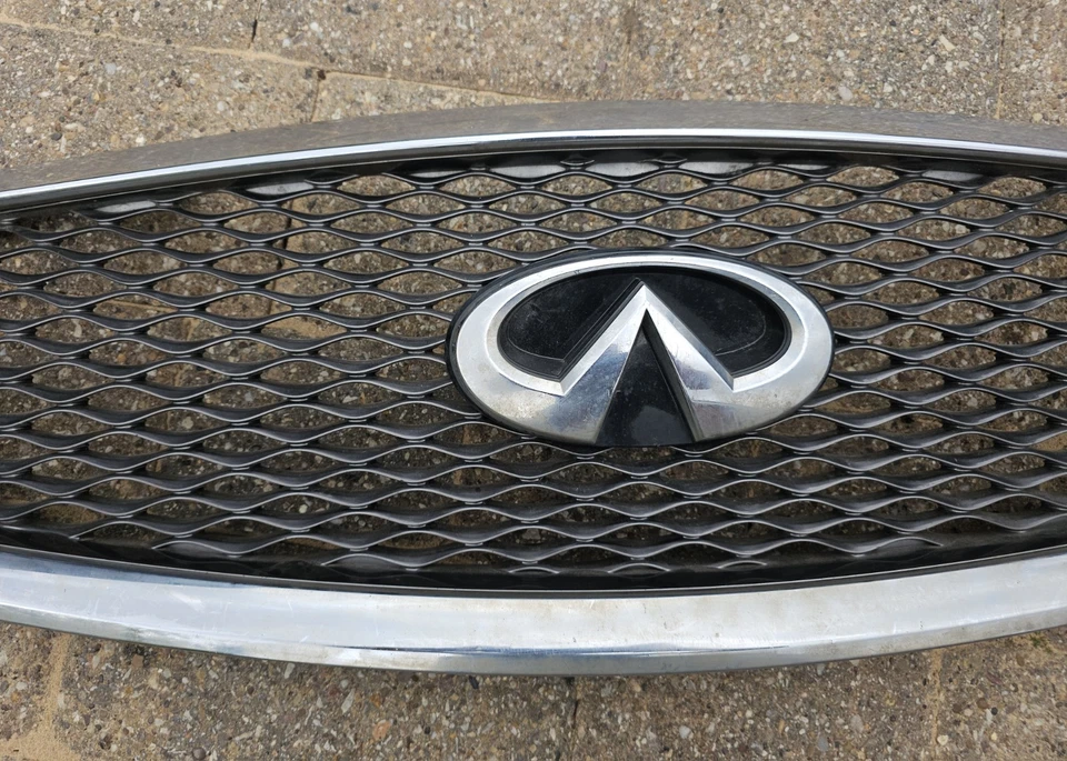 Infiniti Q50 2014-2017 Original Radiador Delantero Parrilla Emblema Cromo Dañado Foto 4 de 4