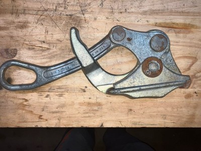 KLEIN TOOLS 1716-60 PARALLEL JAW GRIP, 0.7 TO 1.3'' HDPE WIRE PULLER