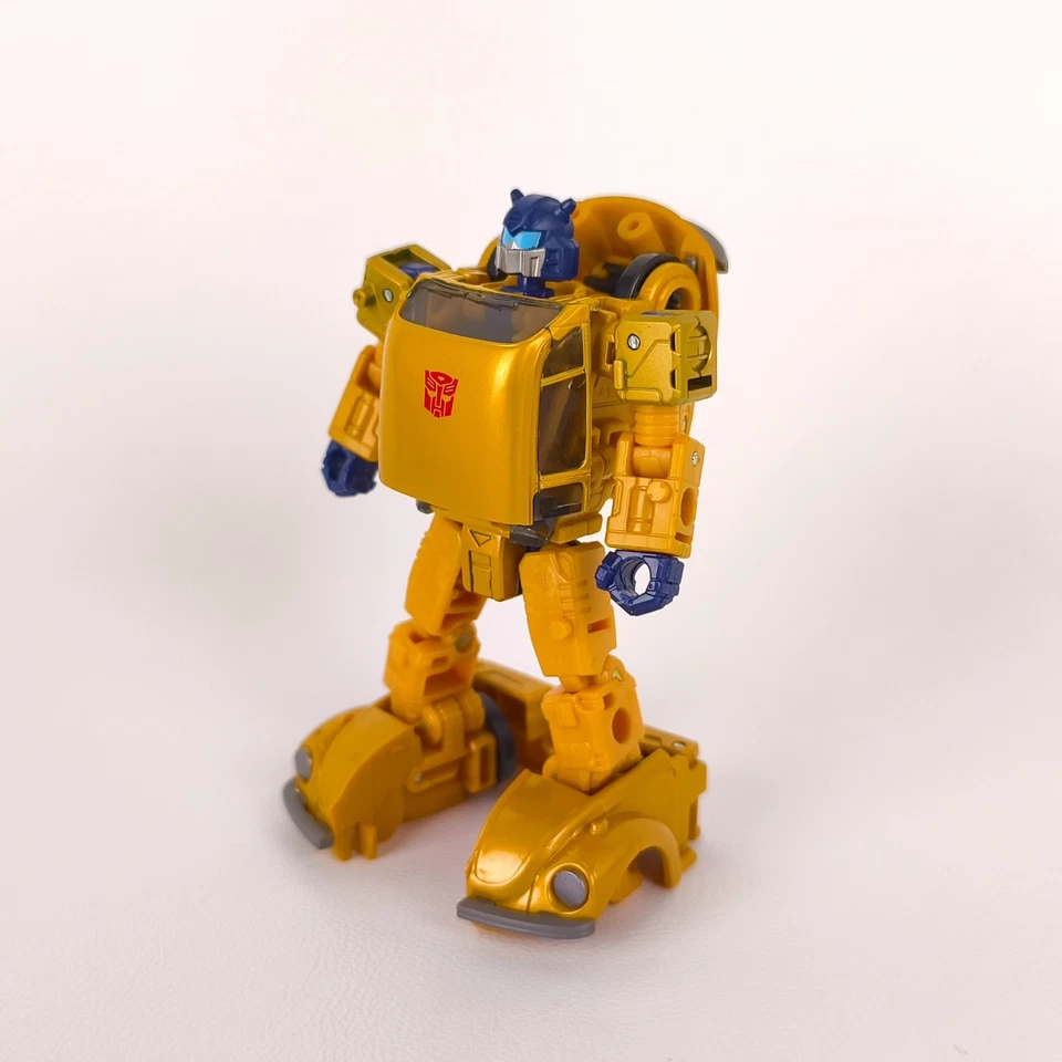 Transformers Autobot Goldbug Complete Legacy Creatures Collide Deluxe Class - Imagem 2 de 4