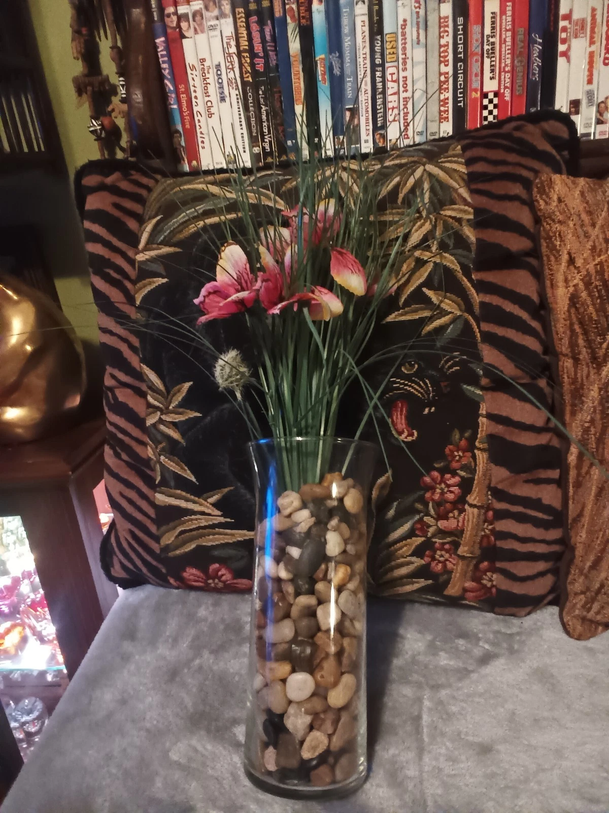 Clear glass vase butterfly,dandelion flower arrangement,full of pebbles.