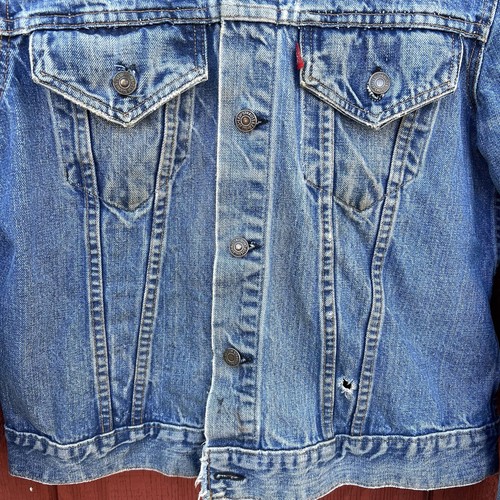 VTG 70s Distressed Levi's Denim Jean Jacket Two Pockets w/ Original Repairs - Picture 2 of 14