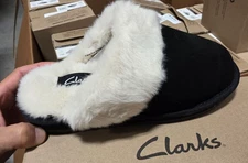 Clarks Slippers Black Womens Indoor Slip On Faux Fur Collar Scuff  sz 7 JMS0583C