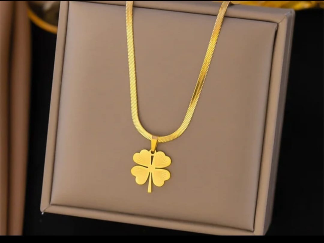 Elegant Gold-Plated Heart Pendant Necklace for Women-image