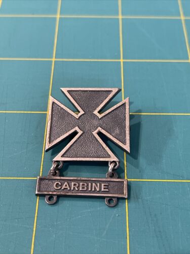 WWII U S Army Sterling Silver Badge Pin Medal Carbine Military Medallion Used - Afbeelding 1 van 2