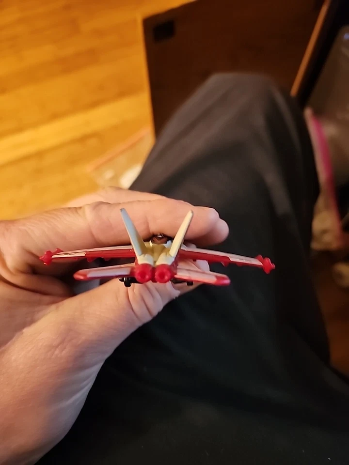 MATCHBOX SKY BUSTERS TOP GUN MAVERICK BOEING F/A-18 SUPER HORNET ПЕТУХ 8/13 - Изображение 4 из 4