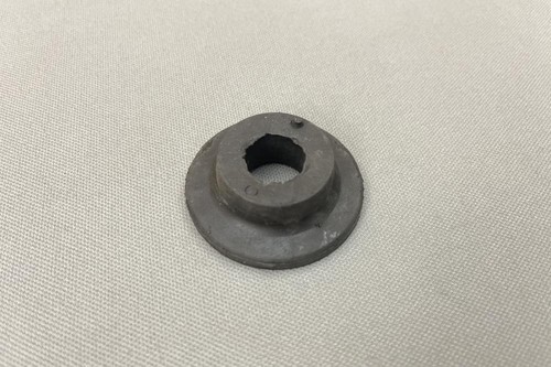 RADIATOR MOUNTING BUSH / RUBBER - Jaguar XJ6 XJ12 XJR X300 1994-1997 - Picture 2 of 2