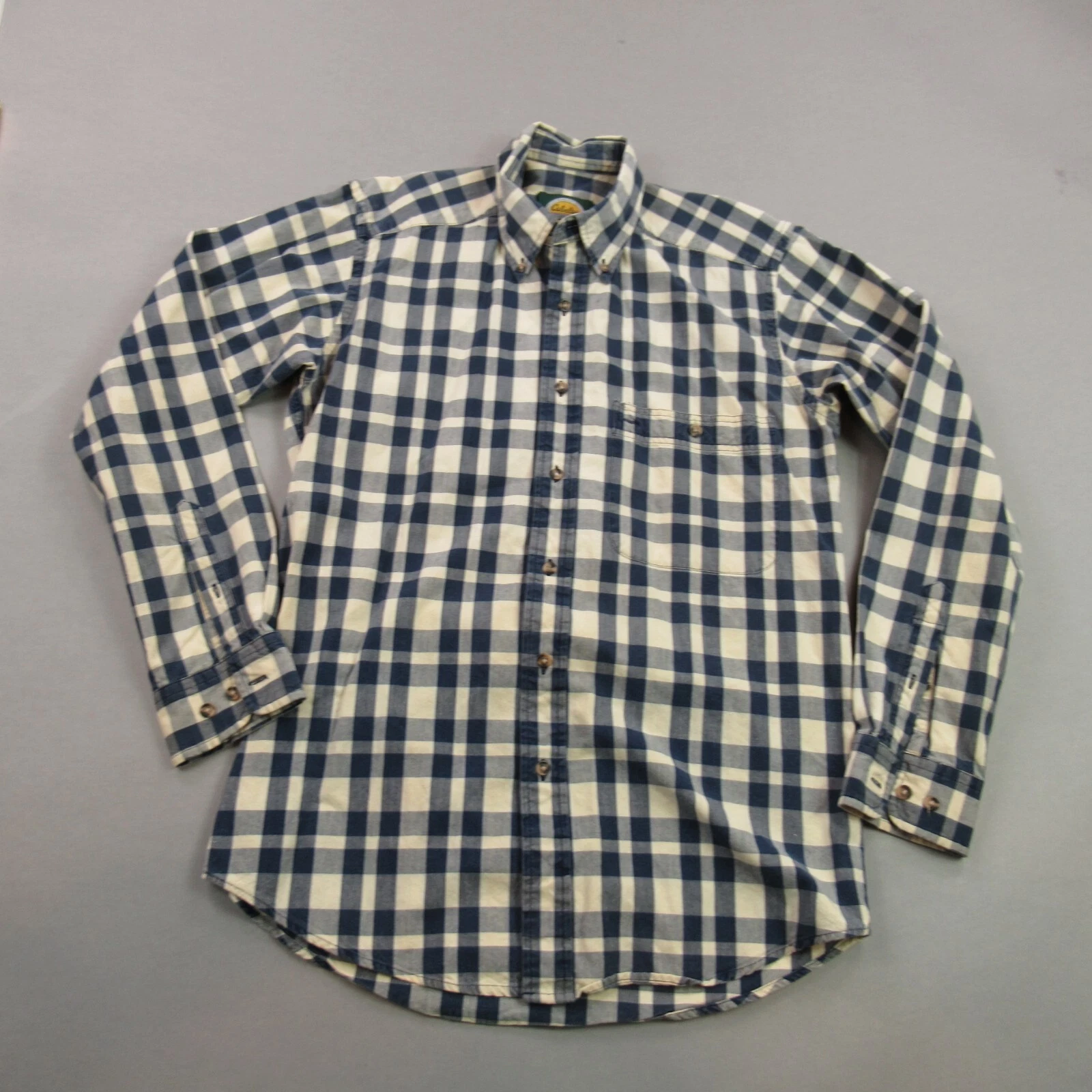 Cabelas Shirt Mens Small Long Sleeve Button Up Pockets Casual Outdoors