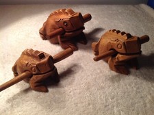 Handcarved 3x pcs.set " light brown" singing wooden frogs w/ sticks"