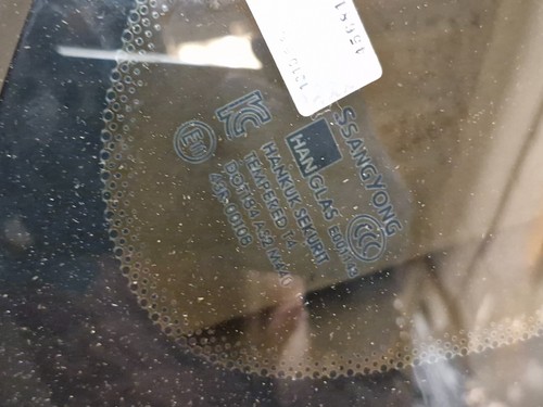 Ssangyong Rexton Front Right Quarter Glass 2007-on 7922008113 Genuine NEW OEM - Picture 5 of 11