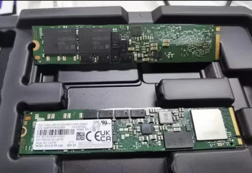 Samsung 3.84TB 22110 PM983 SSD PCIe Gen3x4 NVMe M.2 Solid State Drive MZ-1LB3T80 - Picture 2 of 3