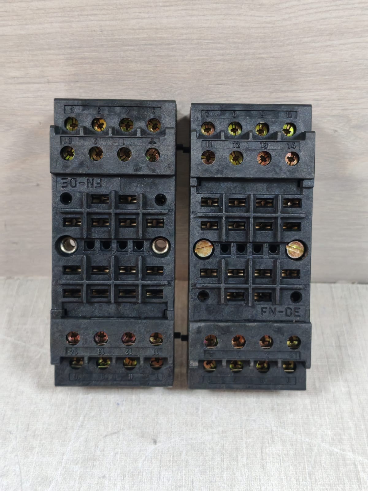 Siemens 7XP9013-0 LOT SIEMENS 7XP9013-0 SURFACE MOUNTING SOCKET 2
