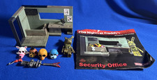 Five Nights At Freddy’s Original McFarlane Conjunto de Construcción Oficina de Seguridad FNF