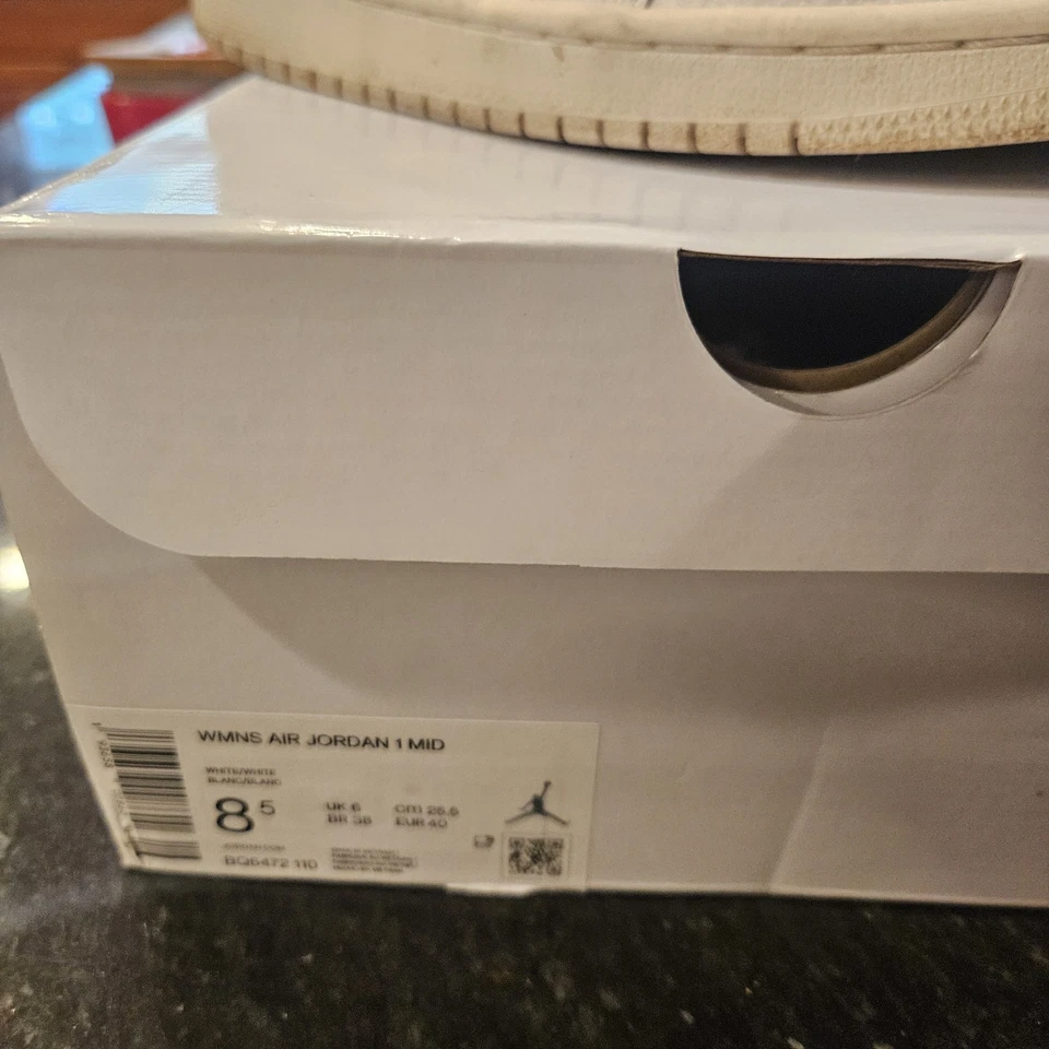 Nike Mujer Jordan 1 Mid 'Piel de Serpiente Blanca' (BQ6472-110), Talla: 8.5 US30+13 Foto 2 de 4