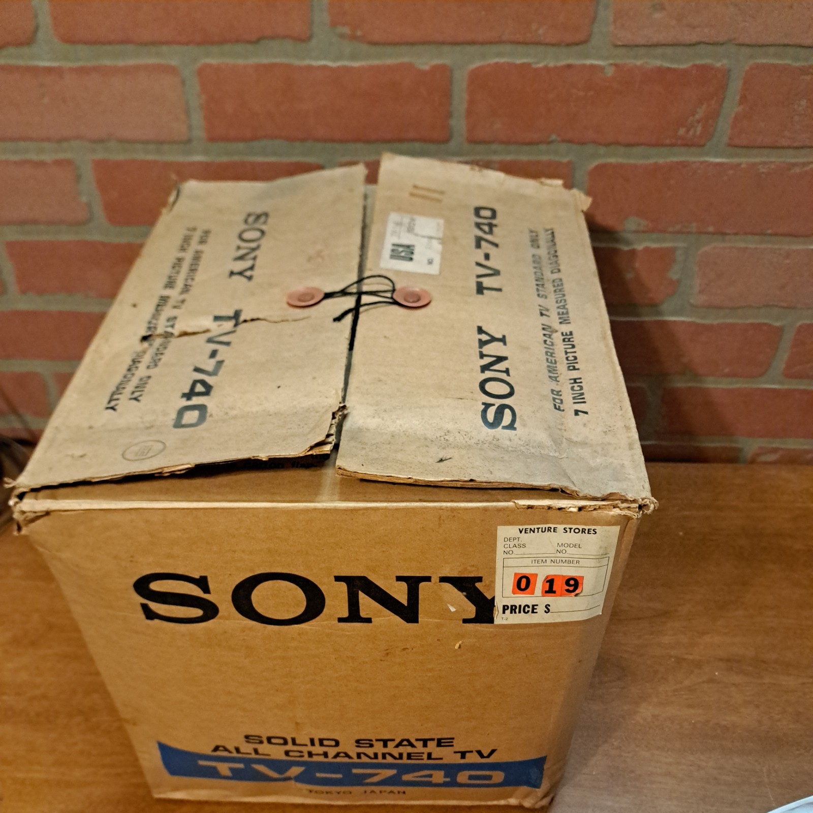 Sony  7" TV-740 Black White Television UHF VHF Vintage 1970's WORKS