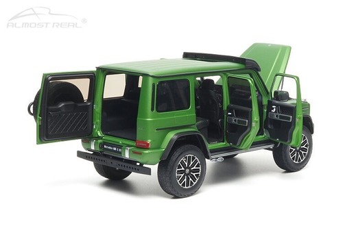 MERCEDES BENZ - G-CLASS G63 AMG (W463) 4x4 Squared 2023 1/18 HELL MAGNO GREEN AR - Picture 5 of 9