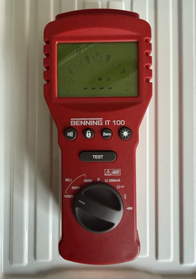 BENNING IT 100 Isolationsmessgerät elektrisch, digitale Anzeige, tragbar, rot