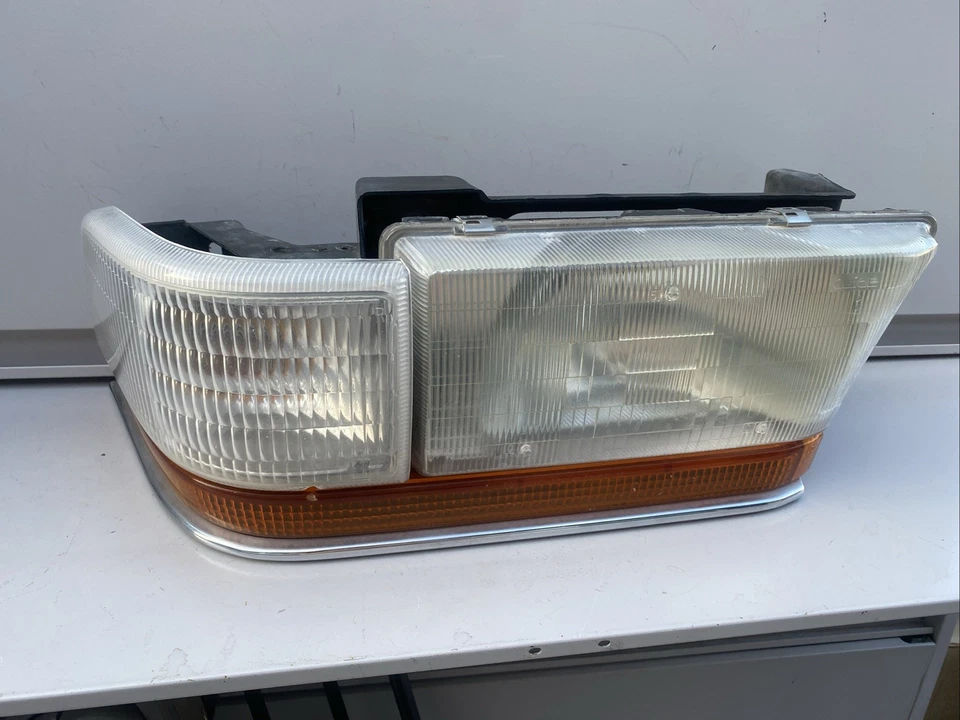 Левая фара в сборе левая для водителя седана Buick Roadmaster 1991-1996 годов выпуска 16513665 от оригинального производителя - Изображение 2 из 4