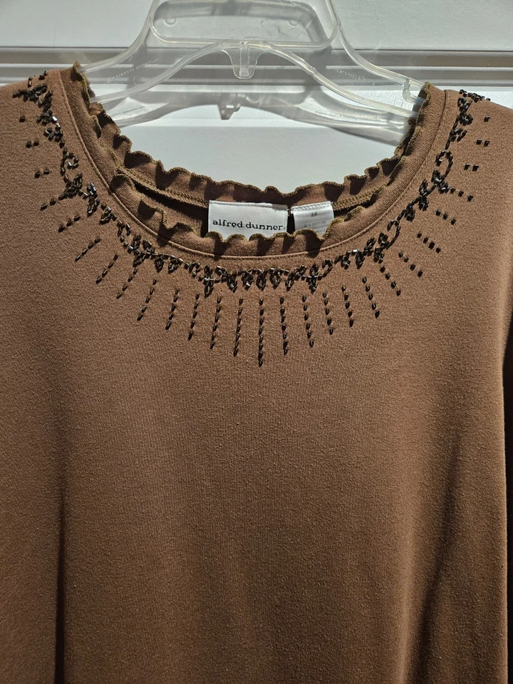 Blusa Alfred Dunner Marrón Manga Corta con Adorno de Cuentas - Talla 2X Foto 3 de 4