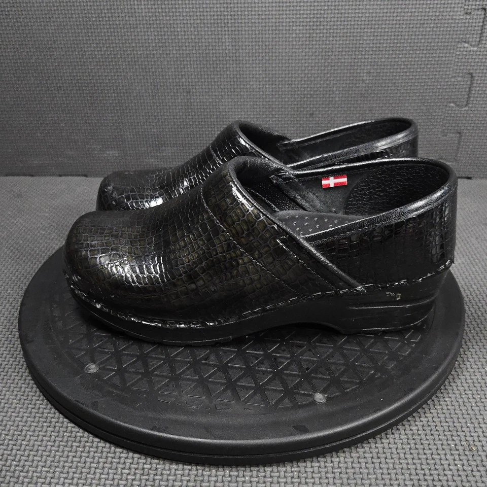 Tamancos profissionais Sanita Shoes femininos tamanho UE 36 EUA 5,5 preto crocodilo em relevo - Imagem 4 de 4