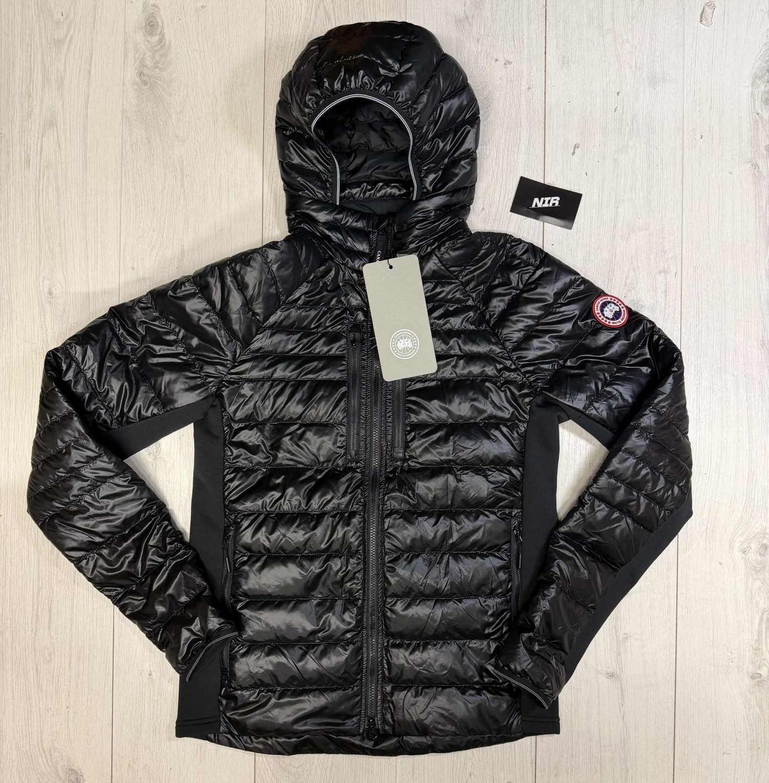 Canada Goose Men’s Hybridge Lite Long Sleeve Short Puffer Jacket