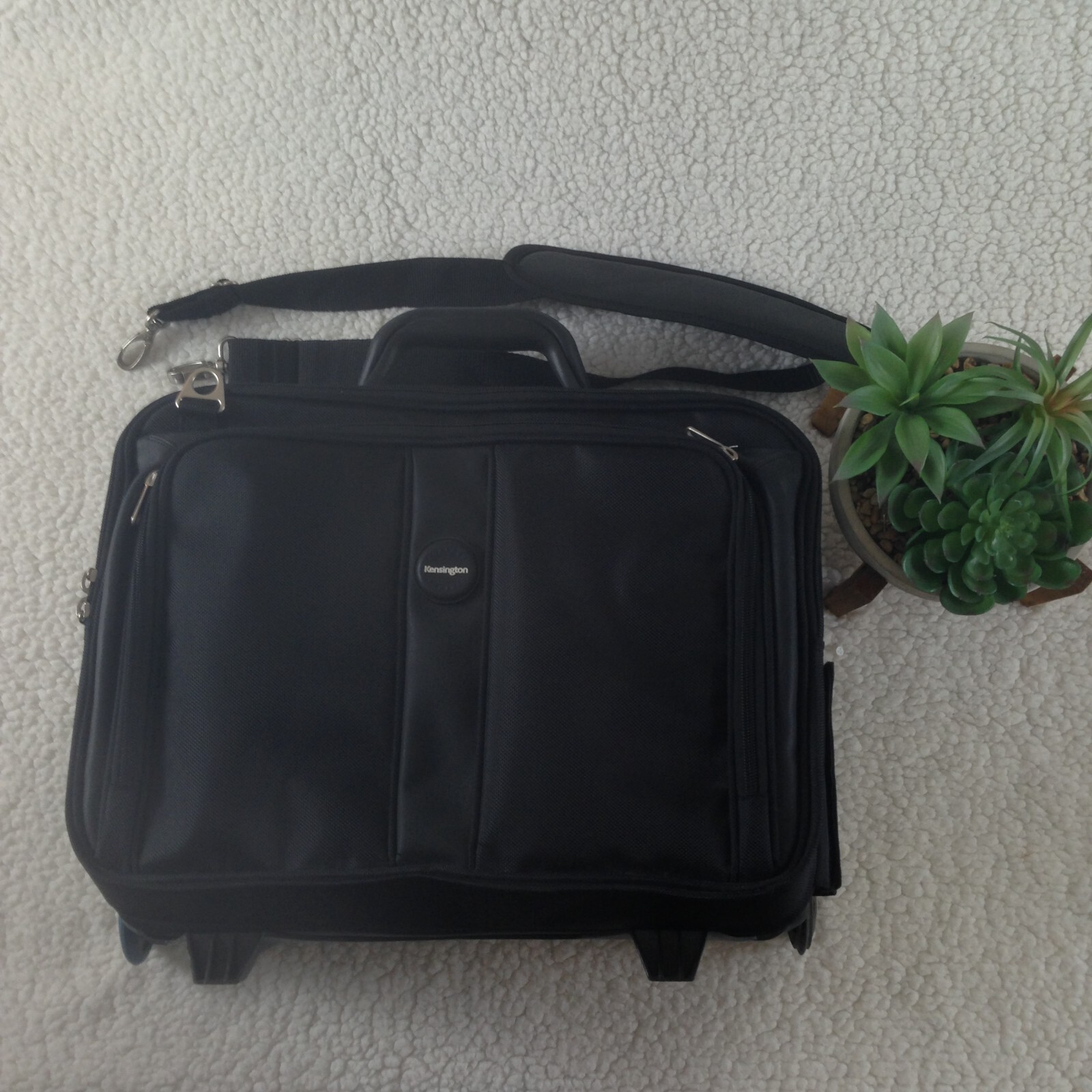 Kensington Contour Roller Rolling Laptop Bag  Case 17 Inch K62348