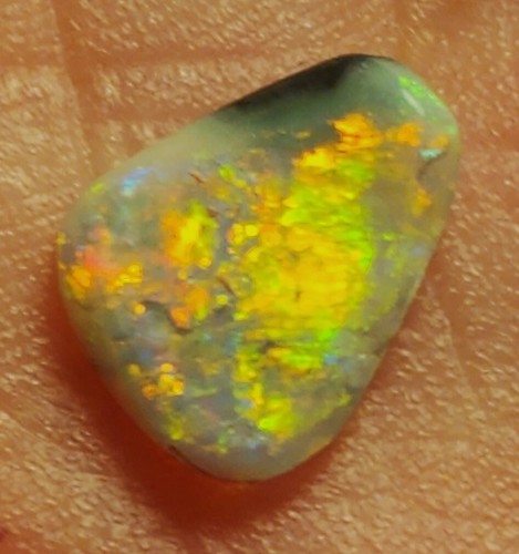 2cts - SUPER BRIGHT MINTABIE RED CRYSTAL OPAL AAopalsLR20