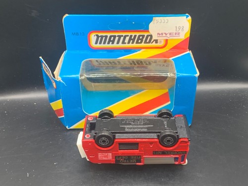 Matchbox MB 13 Snorkel Fire Engine (Macau) - Picture 5 of 7