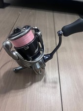 Daiwa Caldia 25 Spinning Reel T-handle Pink spool Silver body Used
